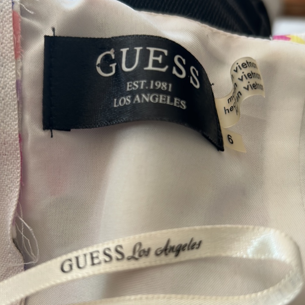 NWOT Beautiful Guess Designer Mini Dress in Size 6 - Picture 4 of 4